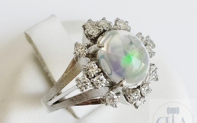 Bague en platine avec opale et diamant pour un total de 1,79 ct avec certificat...