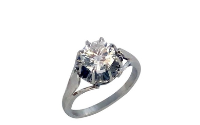 Bague solitaire en platine 950/°°, ornée d un diamant taille brillant calibrant environ 1 carat....