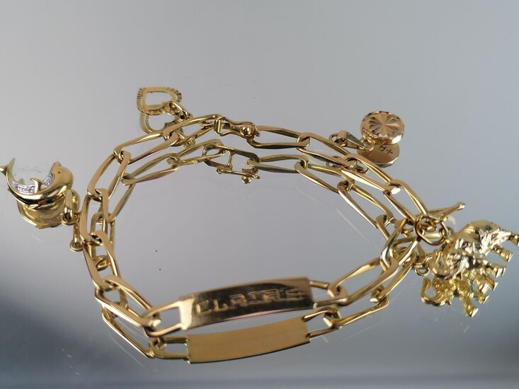 Bracelet gourmette en or jaune "Claire" ornée de breloques. 12,05 grs