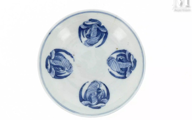 CHINE, XIXe siècle Coupelle en porcelaine