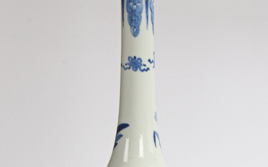 A CHINESE PORCELAIN BLUE AND WHITE BOTTLE VASE, REPUBLIC PERIOD.