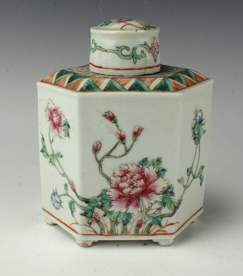 CHINESE PORCELAIN TEA CADDY