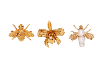 COLLECTION OF YELLOW GOLD BROOCHES
