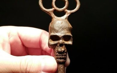 Cast Iron Skull Skeleton Key