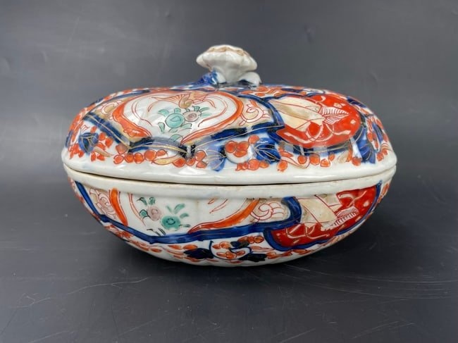 Chinese Export Porcelain Covered Bowl Japanese Imari Style