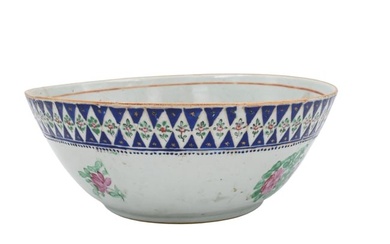 Chinese Export Porcelain Famille Rose Bowl