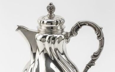 Coffee pot in baroque form. On four feet....