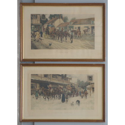 Coppia di riproduzioni di stampe inglesi raffiguranti "Scene di vita quotidiana con cavalli" (mm 490x775 i fogli). In cornici (lievi...