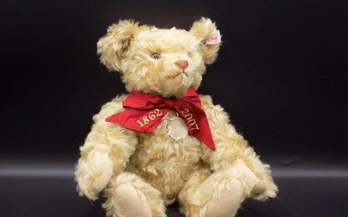 Cuddly 1862-2007 Steiff bear. Original ear tag