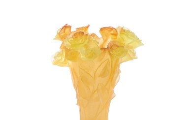 DAUM. Vase en pâte de verre jaune à décor... - Lot 154 - Le Floc'h