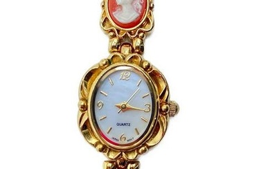 Elegant Detailed Cameo Quartz Watch