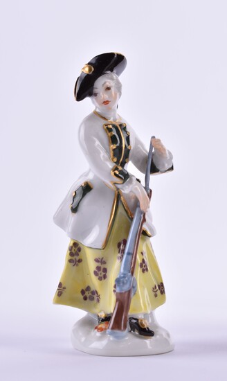 Figurine Meissen chasseuse Figurine miniature ''Chasseuse avec fusil'', d'après J. G. Ehder Meissen 1950 et...