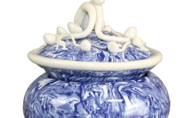 French Aptware faience blue & white lidded sugar bowl