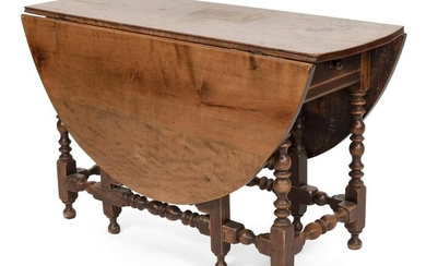 GATELEG DROP-LEAF TABLE New England, 18th Century