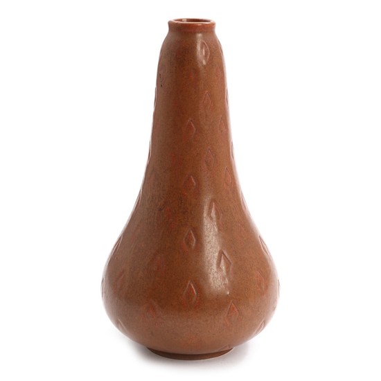 Gunnar Nylund: A stoneware vase decorated with brownish glaze. Signed GN. Made and marked by Rörstrand, Sweden. H. 20 cm.