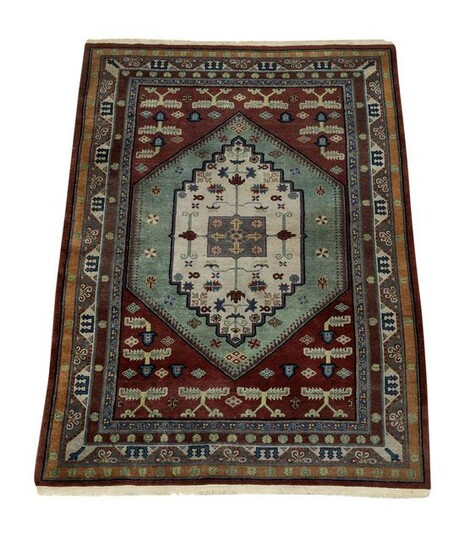Hand knotted wool Indo-Persian carpet, 8' x 5'