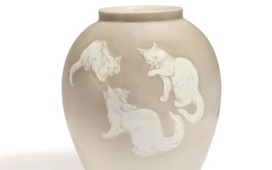 LARGE PORCELAIN VASE WITH PLAYING CATS