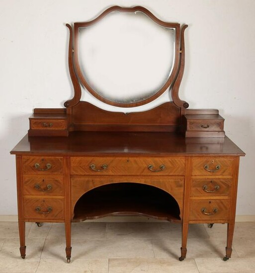 Large antique mahogany dressing table, with heart