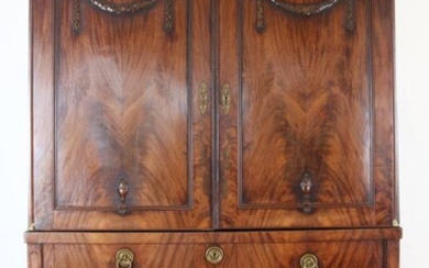Mahonie Louis XVI kabinet met rechte kap, 2 paneeldeuren met...
