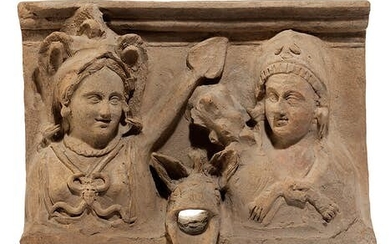 Monumentaler hellenistischer Terrakottabrunnen mit Athena und Herakles