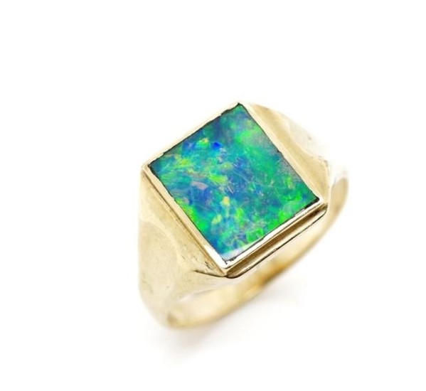 Opal doublet and 9ct yellow gold signet ring marked 9ct WMX,...