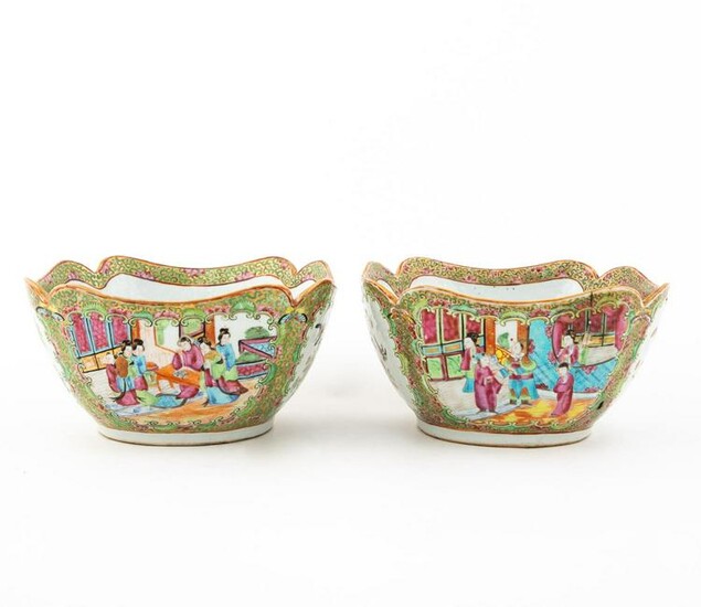 PAIR, 19TH C. CHINESE EXPORT ROSE MEDALLION BOWLS
