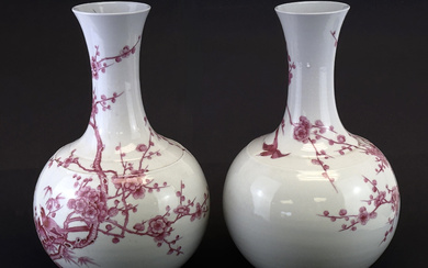 PAIR OF CHINESE PORCELAIN VASES.