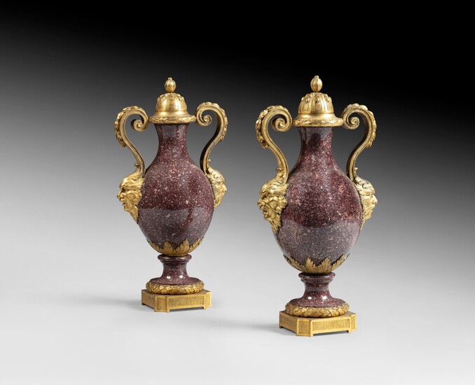 Pair of gilt bronze mounted red Egyptian porphyry vases, late 18th / early 19th century | Paire de vases d'ornement en porphyre rouge d'Egypte et bronze doré de la fin du XVIIIeme début du XIXeme siècle
