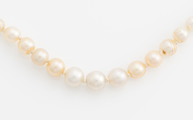 Pearl necklace, graduated pearls, with clasp featuring two old-cut diamonds and a ruby