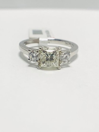 Platinum three stone diamond ring,centre diamond 1ct princess...