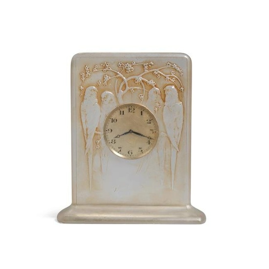 RENE LALIQUE (1860-1945) Quatre Perruches ClockMarcilhac 760, model introduced 1920frosted glass...