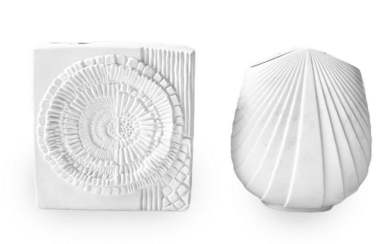 Ranked # 2 vases in white clay and with informal decor