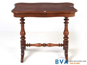 Rectangular mahogany Victorian table.
