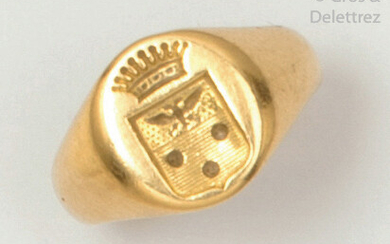 Ring " Chevalière " in yellow gold, decorated...