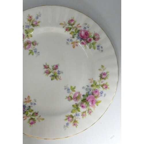 Royal Albert Moss Rose patterned tea and dinner ware: To inc...