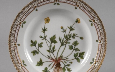 Royal Copenhagen dinner plate "Flora Danica"