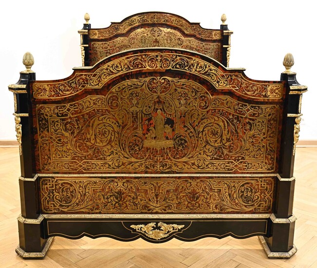 Royal bed with incredible marquetry
