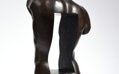 SACHA SOSNO (1937-2013) Torse d’homme oblitéré (Hermès), 1987 Épreuve en bronze patinée Signée, datée et...