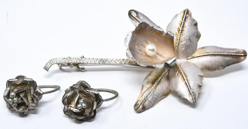 Silver Lily Flower Brooch & Pair Earrings