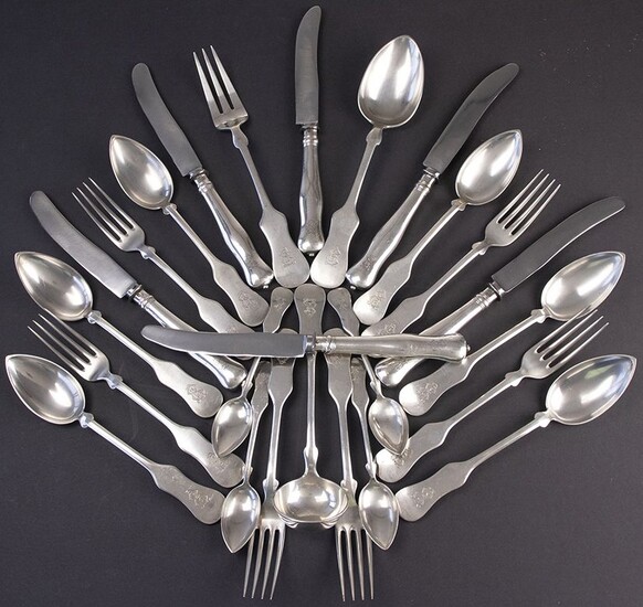 Silver objects - Miscellaneous - Silver flatware service comprising: six table knives with silver handles,...