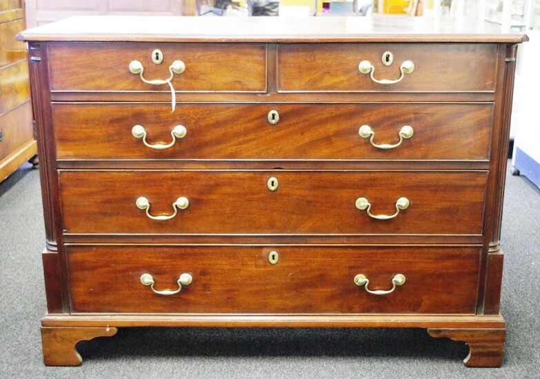 Small George III mahogany chest of drawers with reeded...