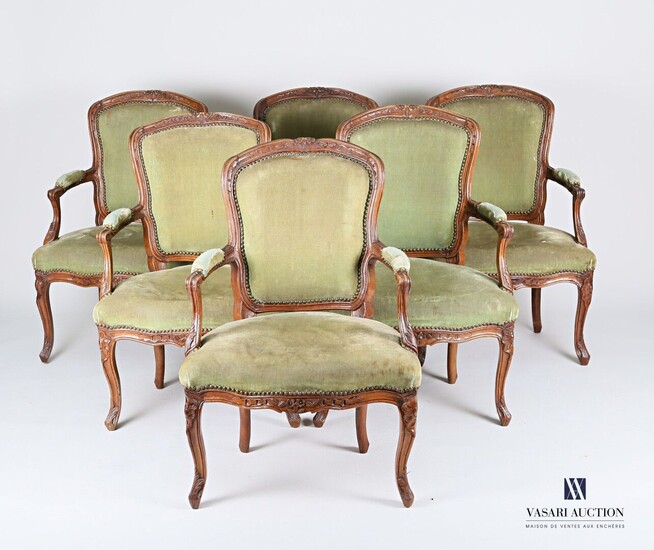 Suite de six fauteuils en bois naturel mouluré... - Lot 254 - Vasari Auction