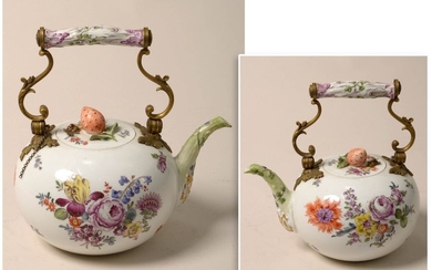 Teapot made of polychrome Meissen porcelain with floral...