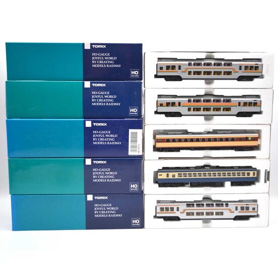 Tomix HO gauge model railway passenger coaches, five including ref HO-340 etc