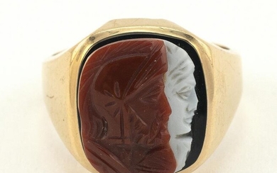VINTAGE 14KT GOLD AND AGATE DOUBLE CAMEO RING Approx.