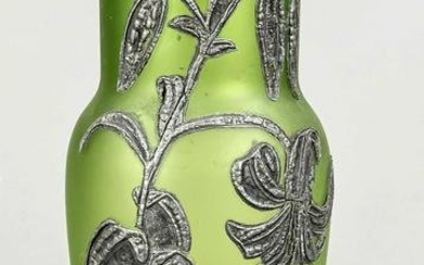 Vase, early 20th c., round sta