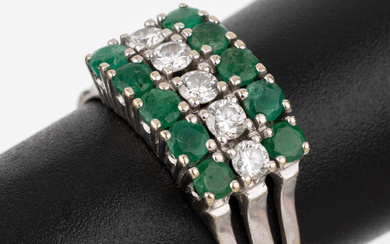 14 kt gold emerald-brilliant-ring , WG 585/000, 5 brilliants total...