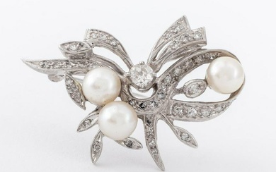 14K white gold brooch / pendant, featuring three round cultured pearls, approx. 5.5 - 6.0 mm