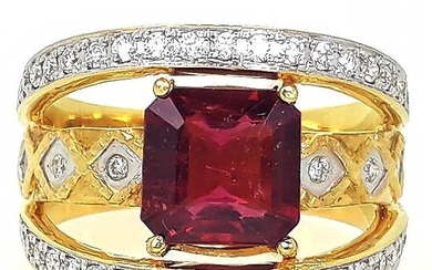 18 kt. Gold - Ring - 3.57 ct Rubylite - Diamonds