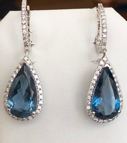 18 kt. White gold Earrings with 12.00 ct Topaz and